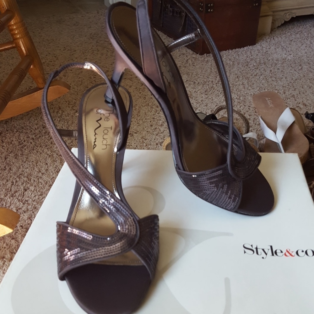Heels - Picture 2 of 3